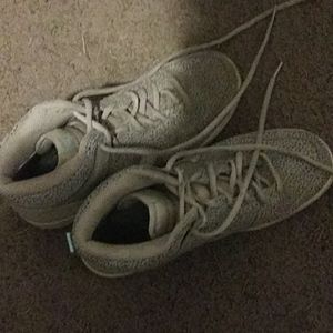 Ari max tiger white shoes